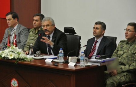 Vali Cerrah: Akan kanın durması için bazı yollar denenmeli