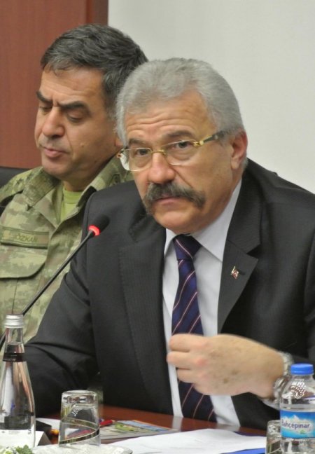 Vali Cerrah: Akan kanın durması için bazı yollar denenmeli