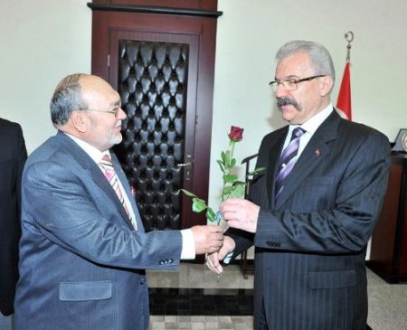 Vali Cerrah: Dinimizi Peygamber Efendimizi iyi anlatmamız lazım