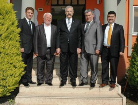 Vali Cerrah Fıstık Fabrikasında İncelemelerde Bulundu