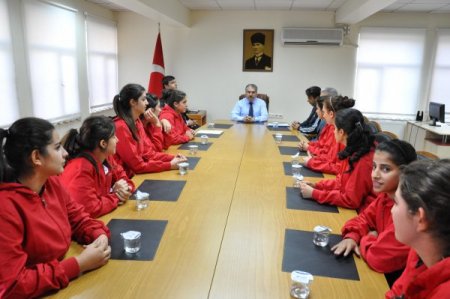 Vali Çınar, Muş’un Sultanları'nı tebrik etti