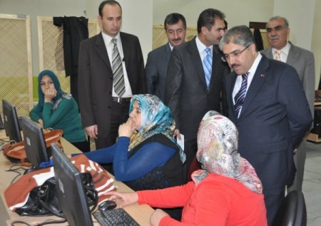 Vali Çınar: Kadınlar imkan verildiğinde kendini geliştirme konusunda hevesli