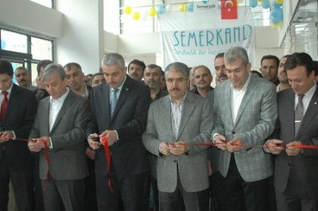 Vali Çınar ve Emniyet Müdürü Durmaz kermese katıldı