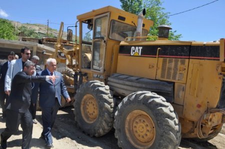 Vali Çolak, Dolunun Vurduğu Beğendik Beldesinde İncelemelerde Bulundu