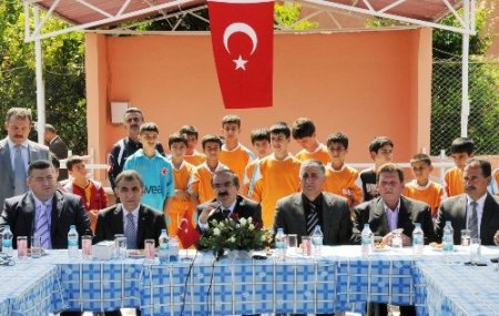 Vali Coş, Akkapı Mahallesi'nde vatandaşlarla bir araya geldi