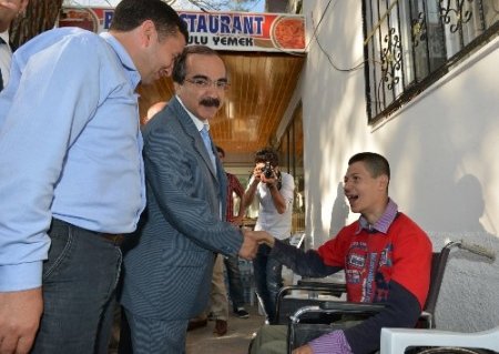 Vali Coş, Karaisalı’da muhtarlarla bir araya geldi