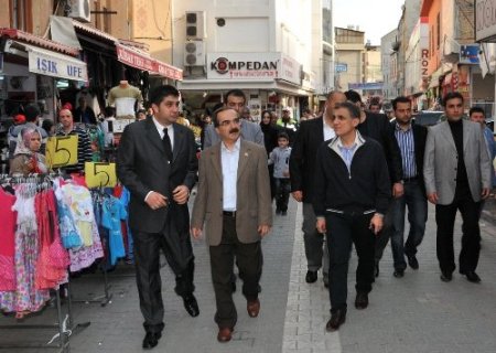 Vali Coş, Ulu Camii ve Melekgirmez esnafını ziyaret etti