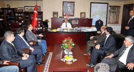 Vali Coş Adana'yı gururlandıran karatecileri kabul etti