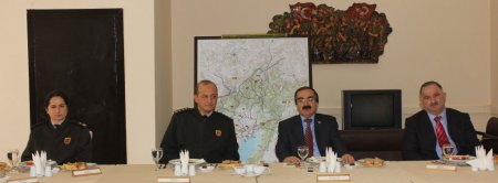 Vali Coş: Cezaevi'nden çıkan mahkumlar acil ihtiyaçları için bize başvursun