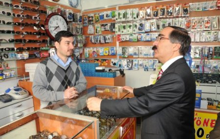 Vali Coş esnafı ziyaret etti