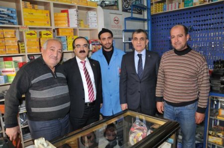Vali Coş esnafı ziyaret etti