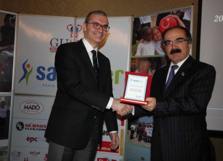 Vali Coş: Hekimlerimizin insanlığa hizmeti SAMEDER ile ülke sınırlarını aştı