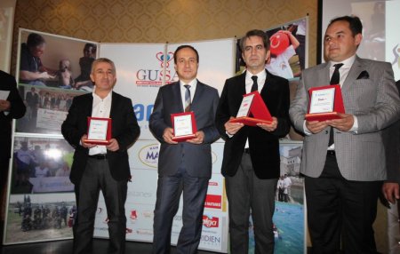 Vali Coş: Hekimlerimizin insanlığa hizmeti SAMEDER ile ülke sınırlarını aştı