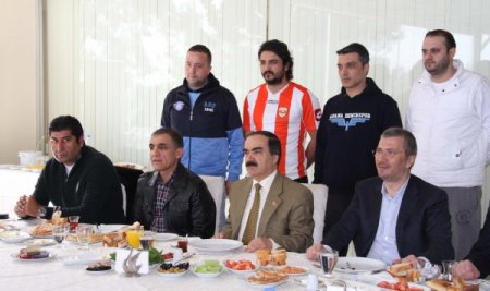 Vali Coş: İyi oynayan kazansın