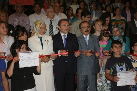 Vali Coş: SEYMER'de profesyonellere taş çıkartacak eserler üretiliyor