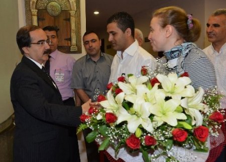 Vali Coş’a, sürpriz doğum günü kutlaması