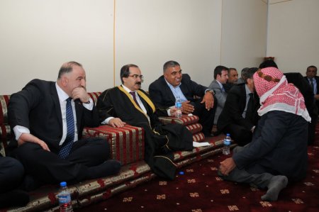 Vali Coş'a aba giydirip mırra içirdiler