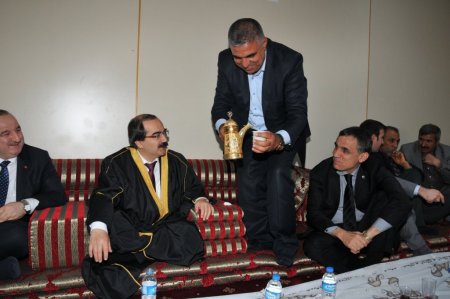 Vali Coş'a aba giydirip mırra içirdiler