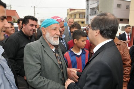 Vali Coş'a aba giydirip mırra içirdiler