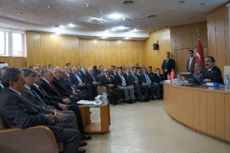 Vali Coş'tan kamu temsilcilerine: İhaleleri açık ve rekabetçi ortamda yapın