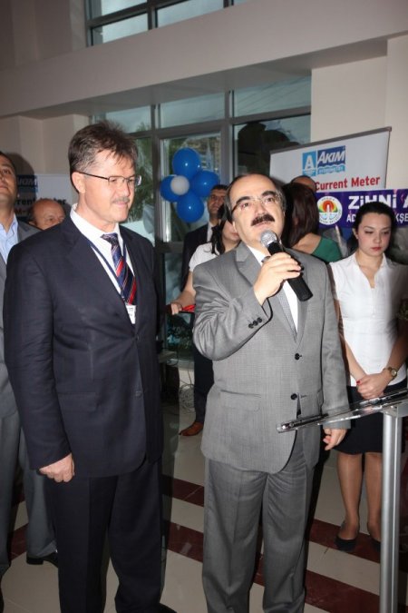 Vali Coş'u 'gururlandıran' açılış