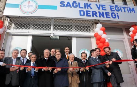 Vali Daşöz: Manisa Sağlık ve Eğitim Derneği insana hizmeti amaç edinmiş