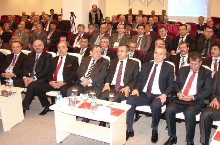 Vali Demir: Okulların anahtarlarını cebinizde taşımayın, halka açın