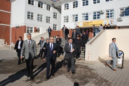 Vali Demirtaş, Kahta'da incelemelerde bulundu