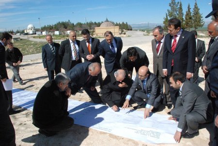 Vali Demirtaş, Sahabe Camii projesi için incelemelerde bulundu