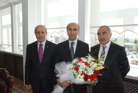 Vali Demirtaş: Vakıflar geçmiş ile gelecek arasında bir köprüdür