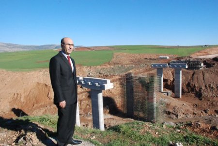 Vali Demirtaş: Ziyaret Köprüsü 6 ay içinde bitirilecek