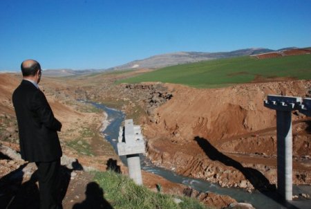 Vali Demirtaş: Ziyaret Köprüsü 6 ay içinde bitirilecek