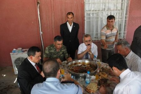 Vali Duruer Korucuları Ziyaret Etti