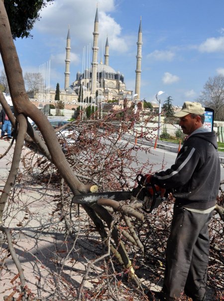 Vali Duruer: Selimiye’nin görüntüsünü bozan lüzumsuz şeyleri kaldırıyoruz