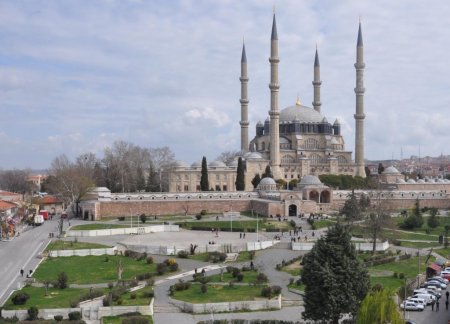 Vali Duruer: Selimiye’nin görüntüsünü bozan lüzumsuz şeyleri kaldırıyoruz