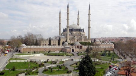 Vali Duruer: Selimiye’nin görüntüsünü bozan lüzumsuz şeyleri kaldırıyoruz