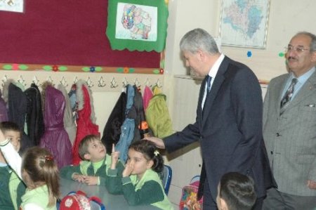 Vali Erden, Özel Kılıçaslan Koleji'ni Ziyaret Etti