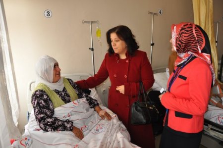 Vali eşi Arzu Aydın, hastaları ziyaret etti