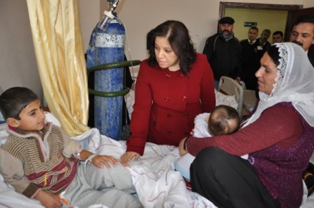 Vali eşi Arzu Aydın, hastaları ziyaret etti