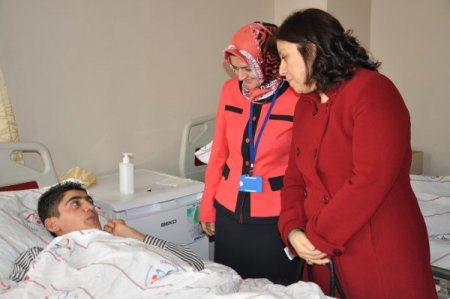 Vali eşi Arzu Aydın, hastaları ziyaret etti