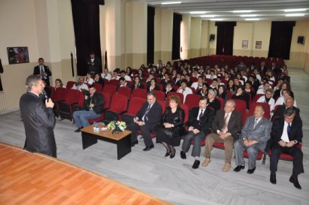 Vali Gökhan Sözer Öğrencilerin Kariyer Günü Programının Konuğu Oldu