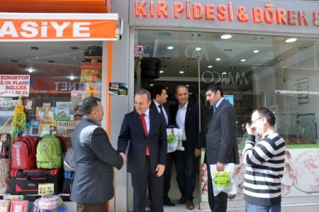 Vali Güner, Boş Zamanlarını Halkın İçinde Değerlendiriyor