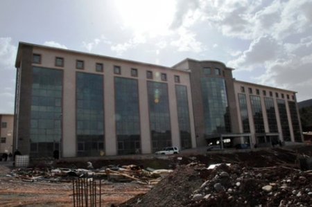 Vali Güner, yeni hastane binasında incelemelerde bulundu