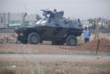 Vali Güvenç: Sınır ötesinde olup biteni dikkatle izliyoruz
