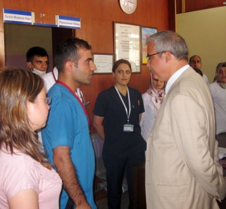 Vali Güvençer, Kaçırılan Sağlık Teknisyeninin Çalıştığı Hastaneyi Ziyaret Etti