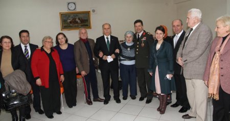 Vali Harput, huzurevi sakinlerini unutmadı