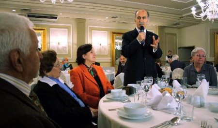 Vali Harput, Huzurevindeki Yaşlıların Gönlünü Aldı