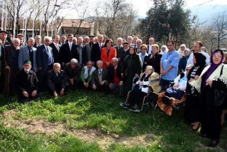 Vali Harput, Huzurevindeki Yaşlıların Gönlünü Aldı