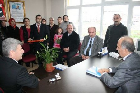 Vali Harput, Zihinsel Engelli İş Okuluna 10 Bilgisayar Sözü Verdi