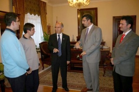 Vali Harput'tan Nilüfer'in Şampiyon Öğrencilerine Takdir